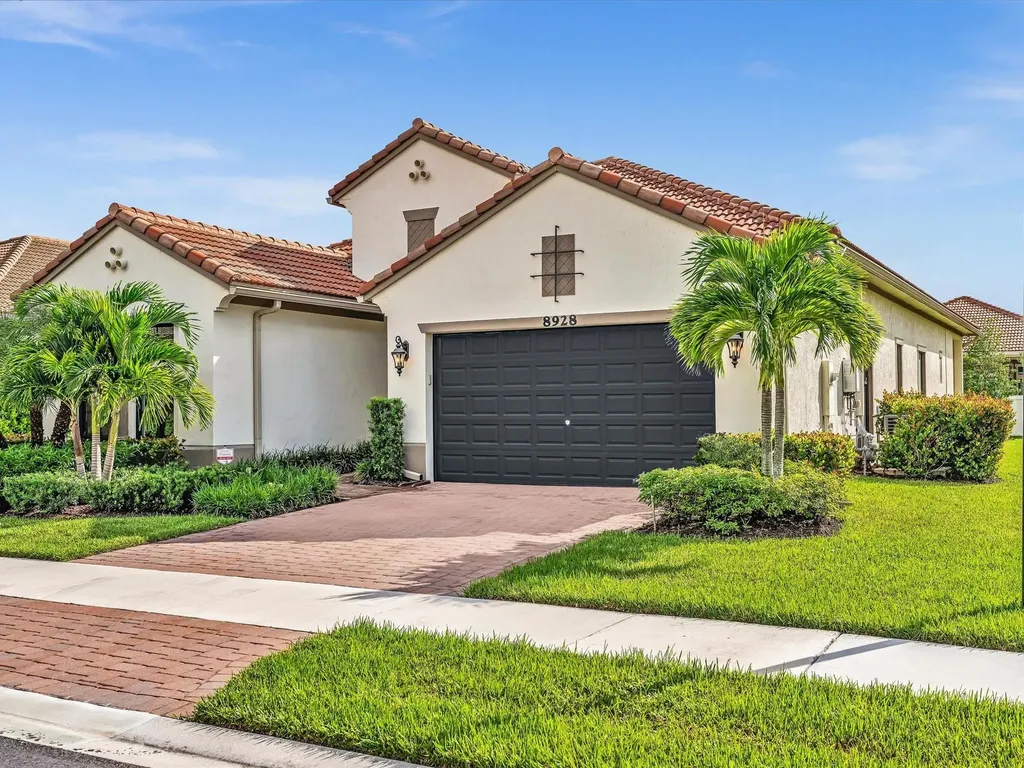 8928 E Bastille Circle Parkland FL 33076