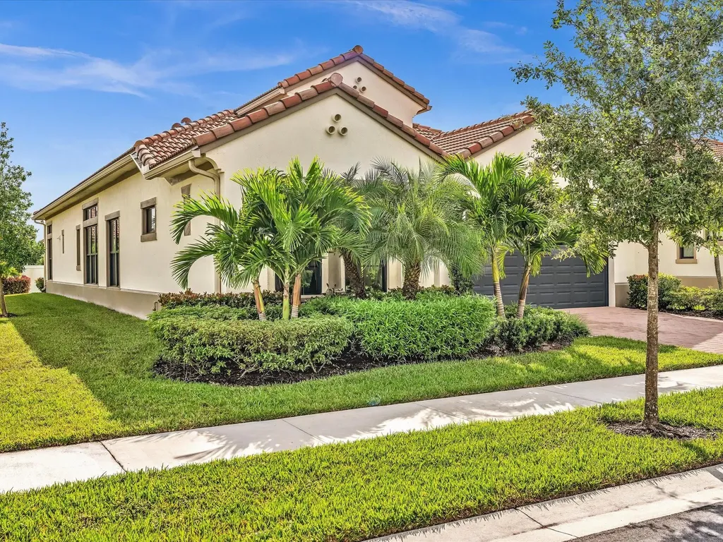 8928 E Bastille Circle Parkland FL 33076