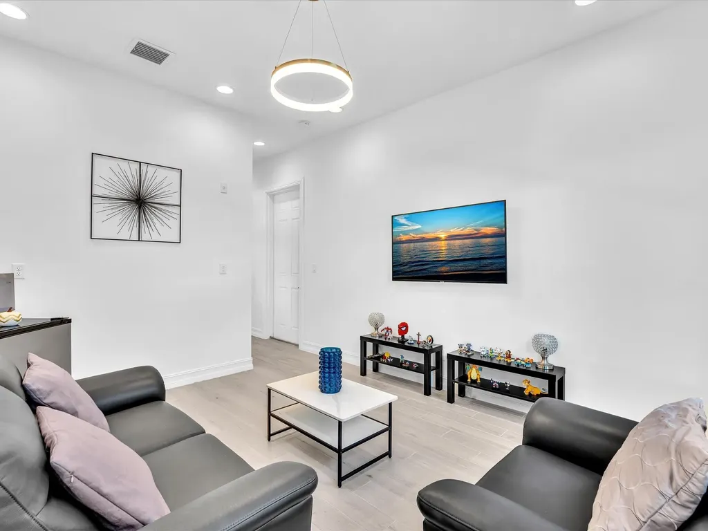 8928 E Bastille Circle Parkland FL 33076