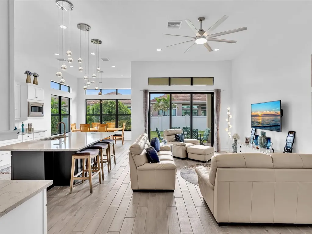8928 E Bastille Circle Parkland FL 33076