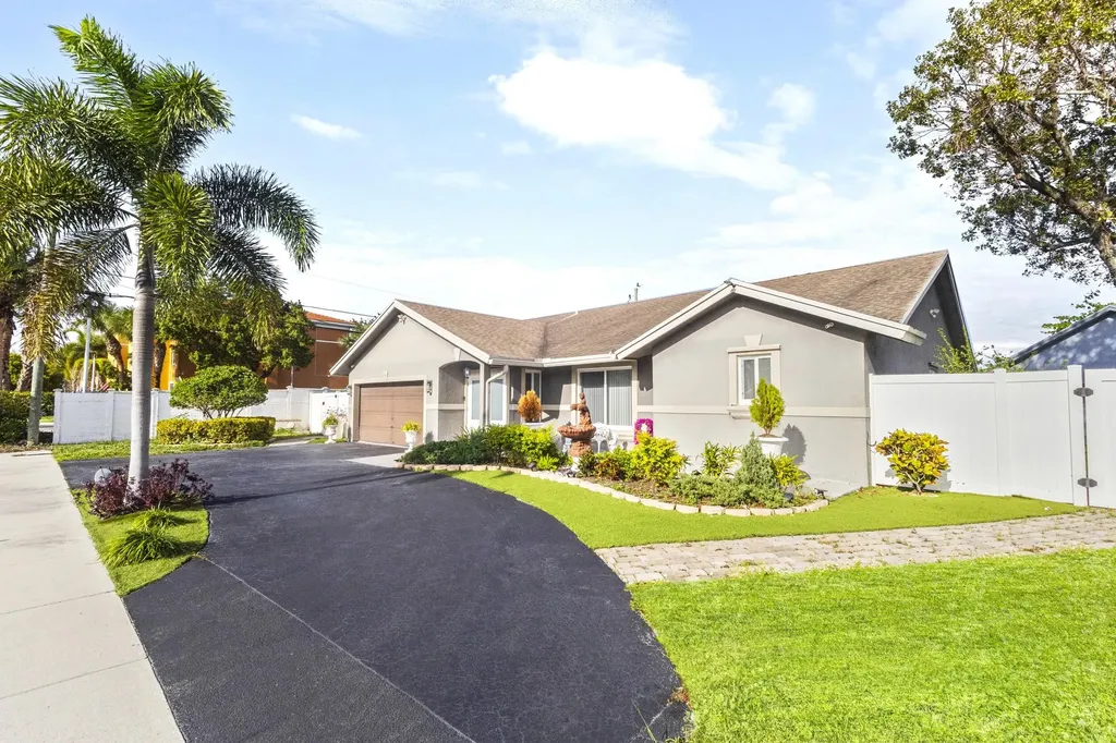 4040 NE 6th Avenue Deerfield Beach FL 33064