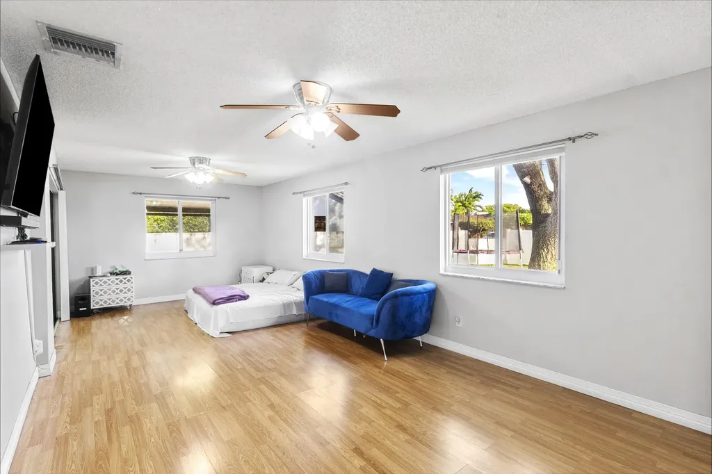 4040 NE 6th Avenue Deerfield Beach FL 33064