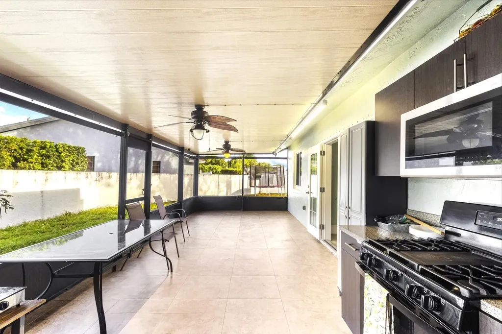 4040 NE 6th Avenue Deerfield Beach FL 33064