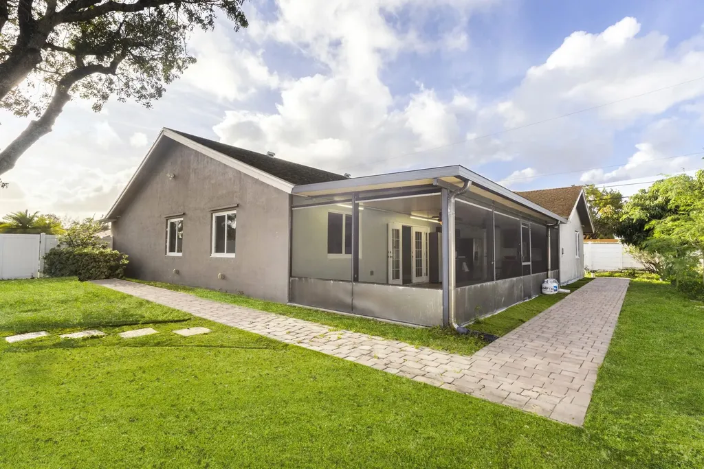 4040 NE 6th Avenue Deerfield Beach FL 33064