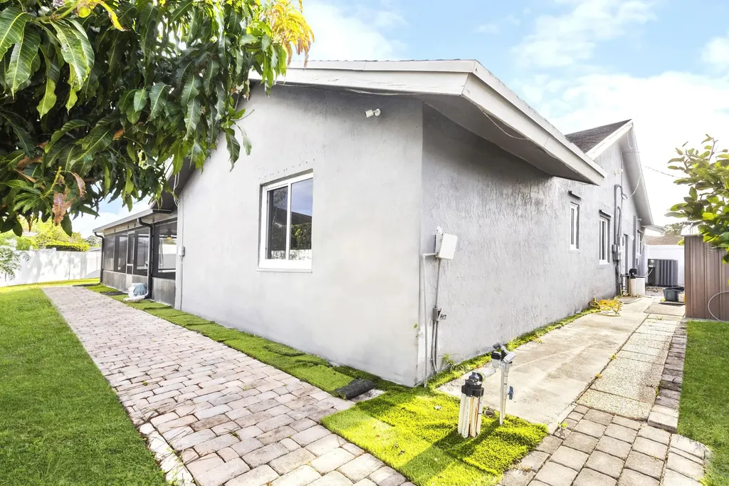 4040 NE 6th Avenue Deerfield Beach FL 33064