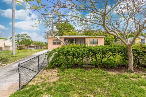 131 Ficus Tree Drive Lantana FL 33462