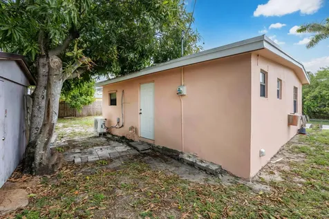 131 Ficus Tree Drive Lantana FL 33462