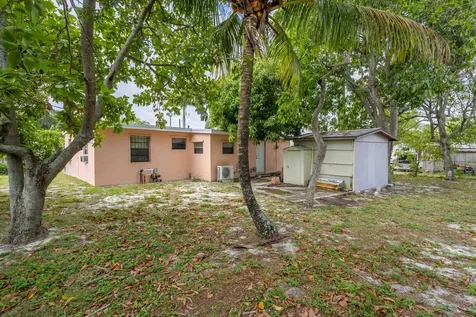 131 Ficus Tree Drive Lantana FL 33462