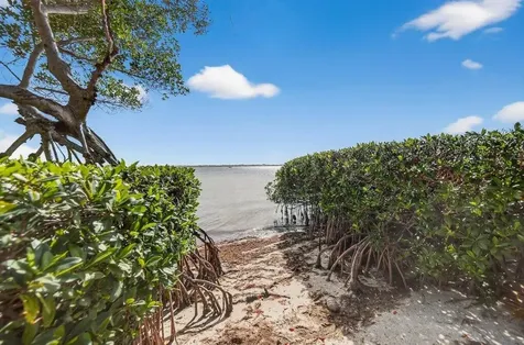 218 NE Edgewater Drive Hutchinson Island FL 34996