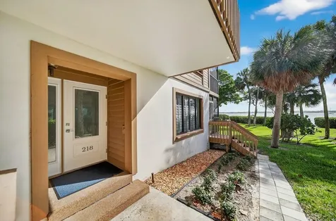 218 NE Edgewater Drive Hutchinson Island FL 34996