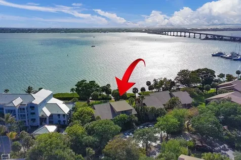218 NE Edgewater Drive Hutchinson Island FL 34996