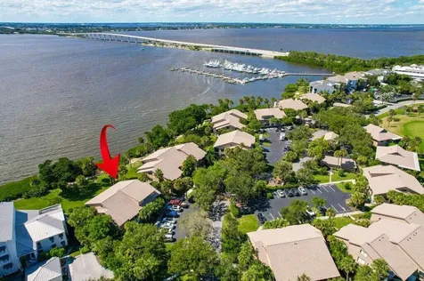 218 NE Edgewater Drive Hutchinson Island FL 34996