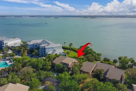 218 NE Edgewater Drive Hutchinson Island FL 34996