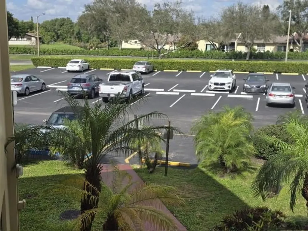 5160 Las Verdes Circle Delray Beach FL 33484
