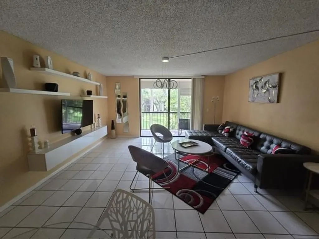 5160 Las Verdes Circle Delray Beach FL 33484