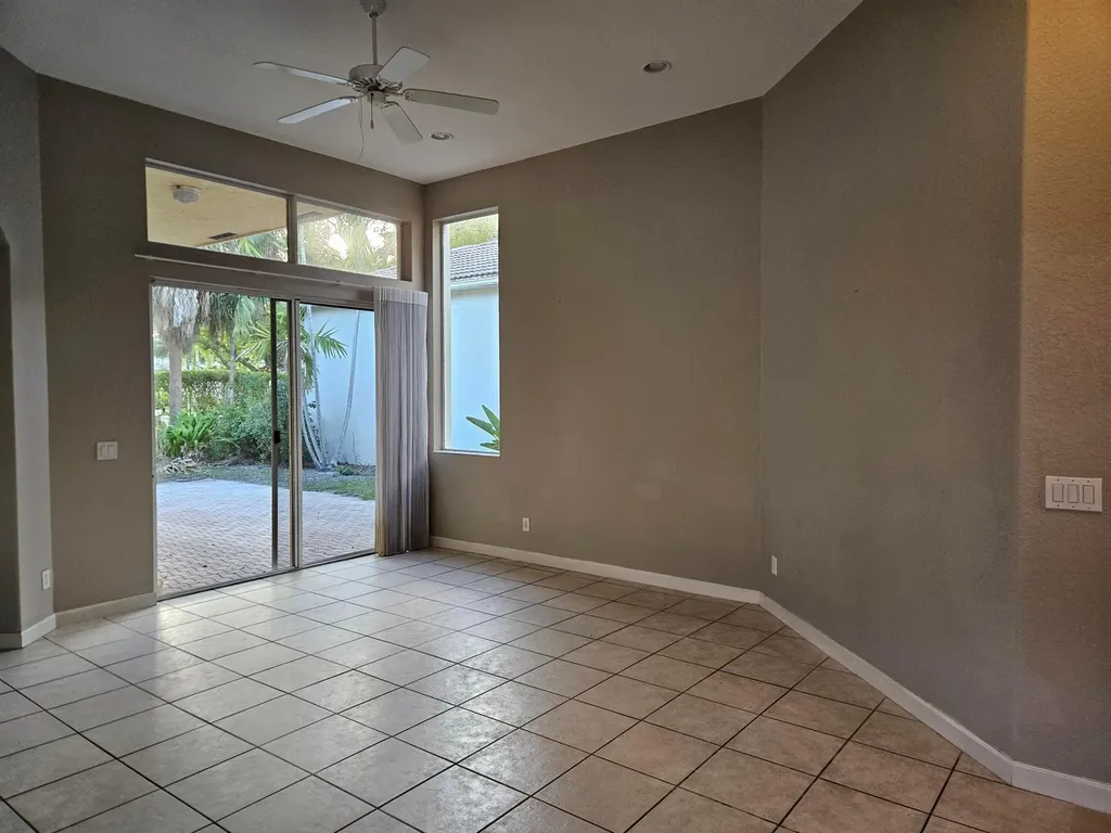 5842 NW 123rd Avenue Coral Springs FL 33076