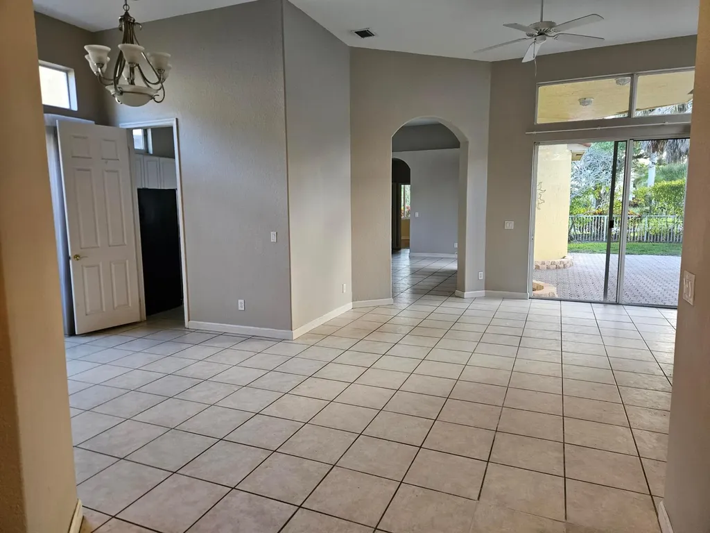 5842 NW 123rd Avenue Coral Springs FL 33076
