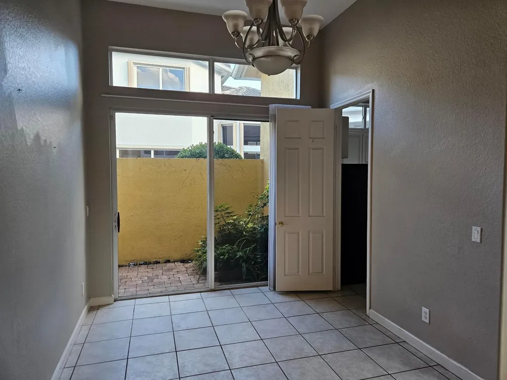 5842 NW 123rd Avenue Coral Springs FL 33076