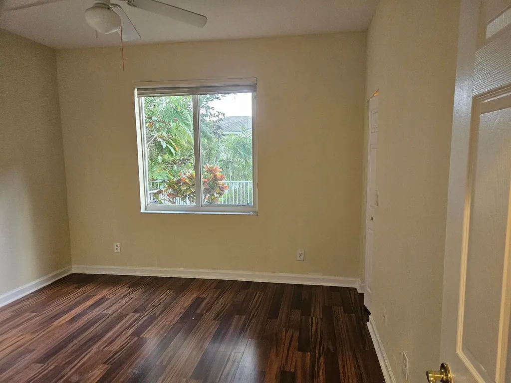 5842 NW 123rd Avenue Coral Springs FL 33076
