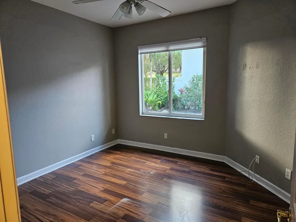 5842 NW 123rd Avenue Coral Springs FL 33076