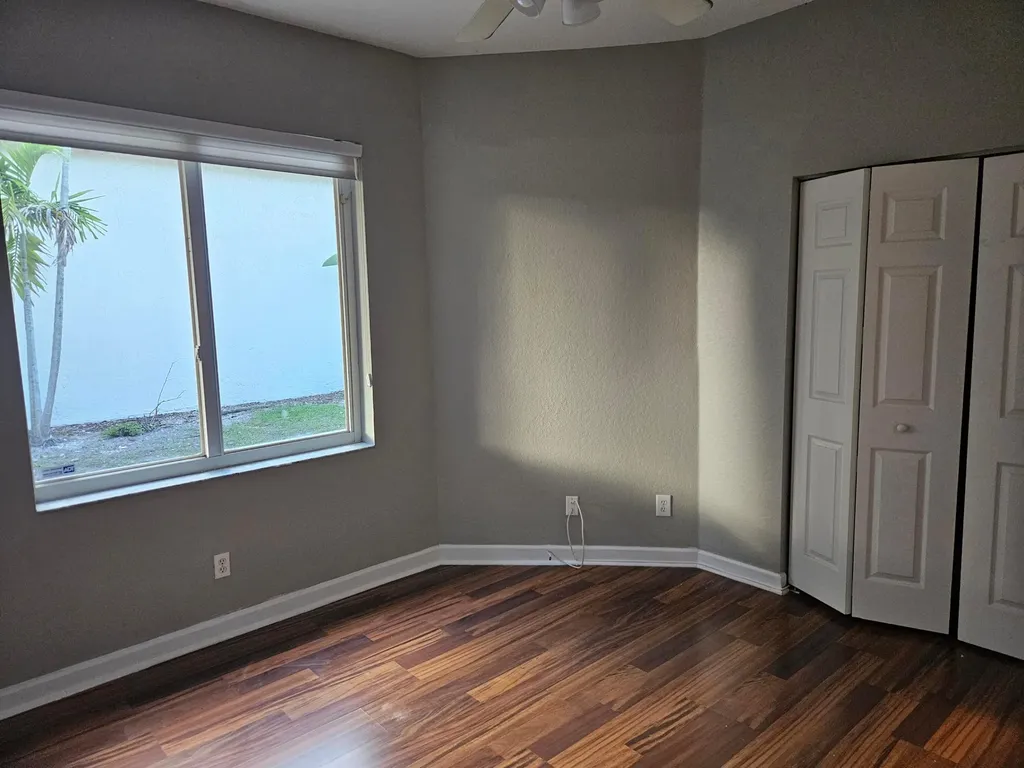 5842 NW 123rd Avenue Coral Springs FL 33076