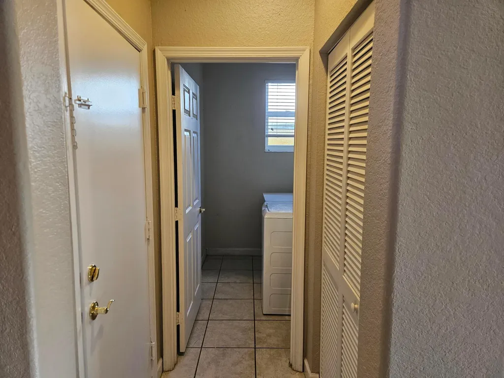 5842 NW 123rd Avenue Coral Springs FL 33076