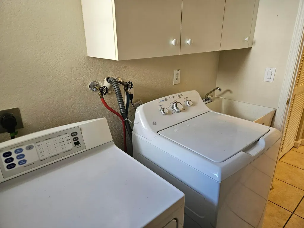 5842 NW 123rd Avenue Coral Springs FL 33076