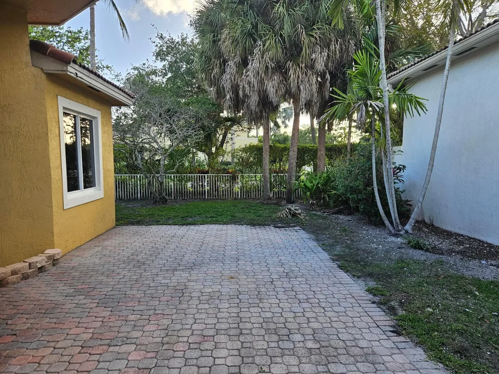 5842 NW 123rd Avenue Coral Springs FL 33076