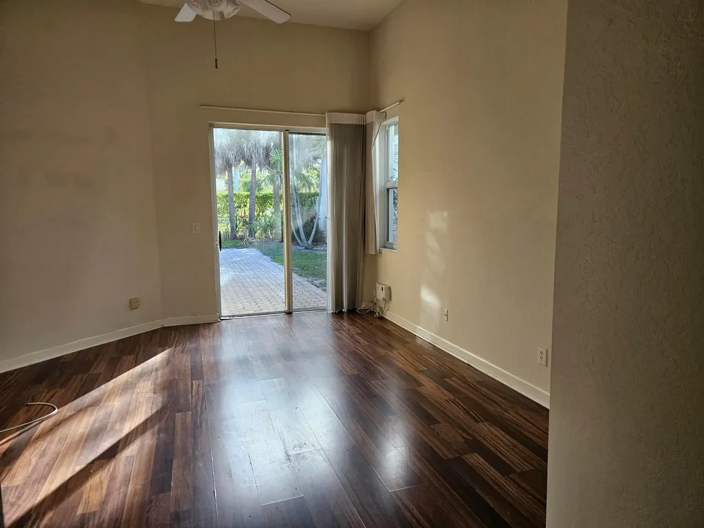 5842 NW 123rd Avenue Coral Springs FL 33076