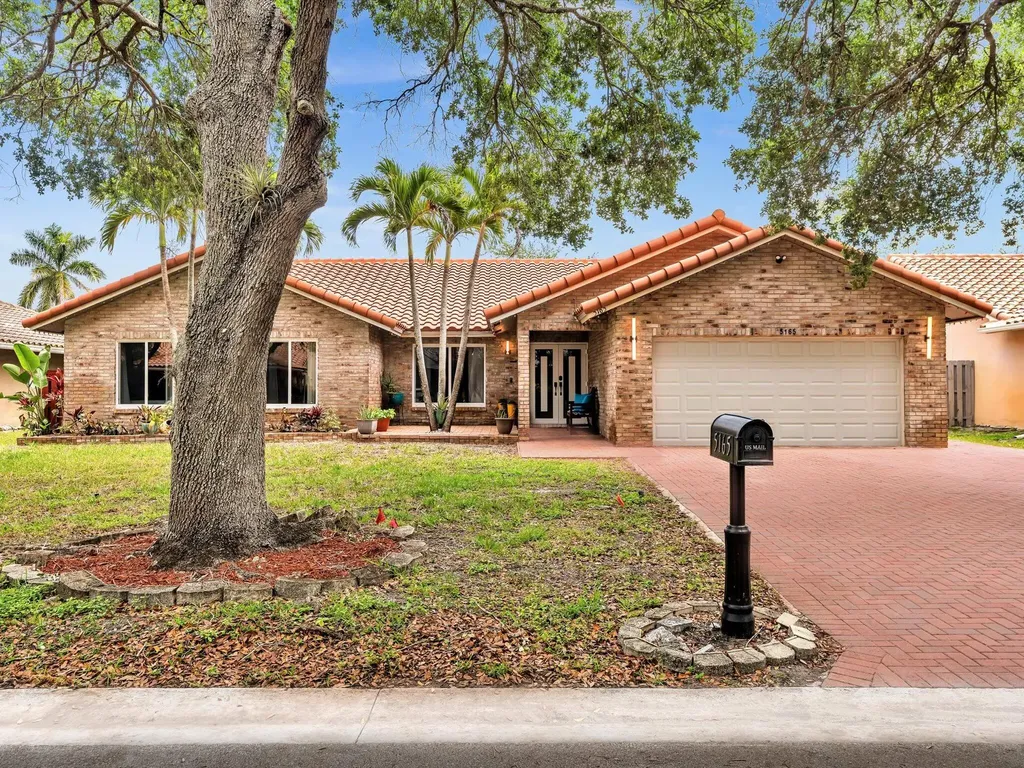 5165 NW 99th Way Coral Springs FL 33076