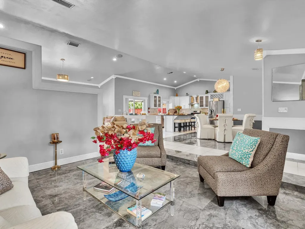 5165 NW 99th Way Coral Springs FL 33076