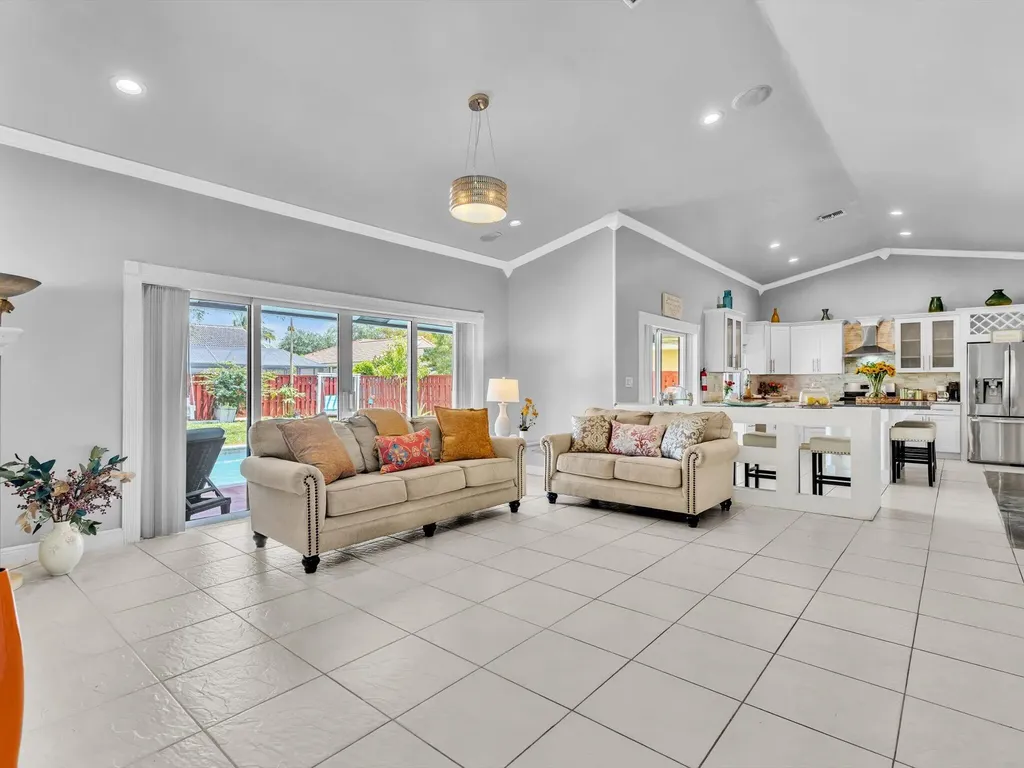 5165 NW 99th Way Coral Springs FL 33076