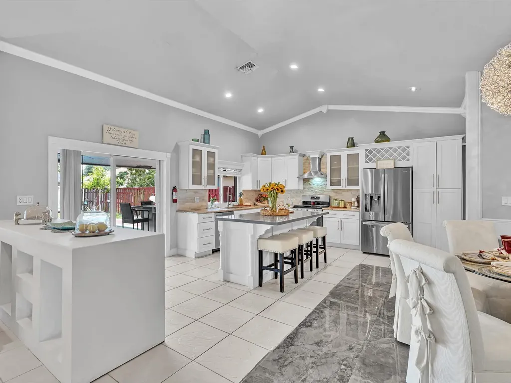 5165 NW 99th Way Coral Springs FL 33076