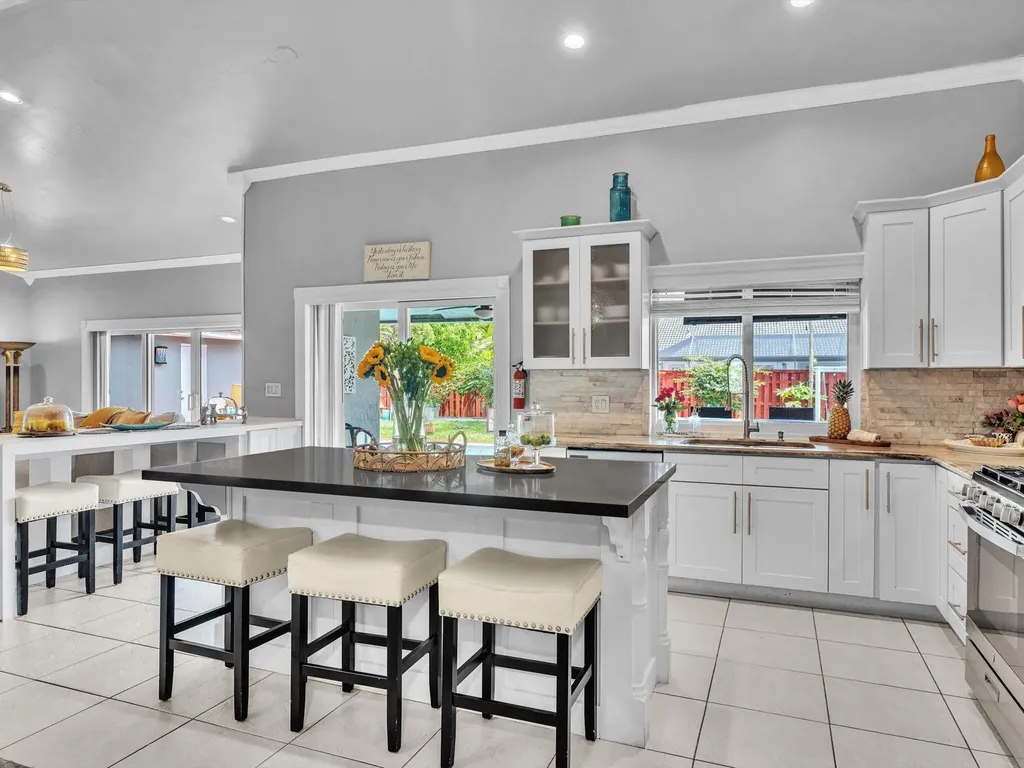 5165 NW 99th Way Coral Springs FL 33076