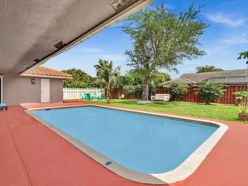 5165 NW 99th Way Coral Springs FL 33076