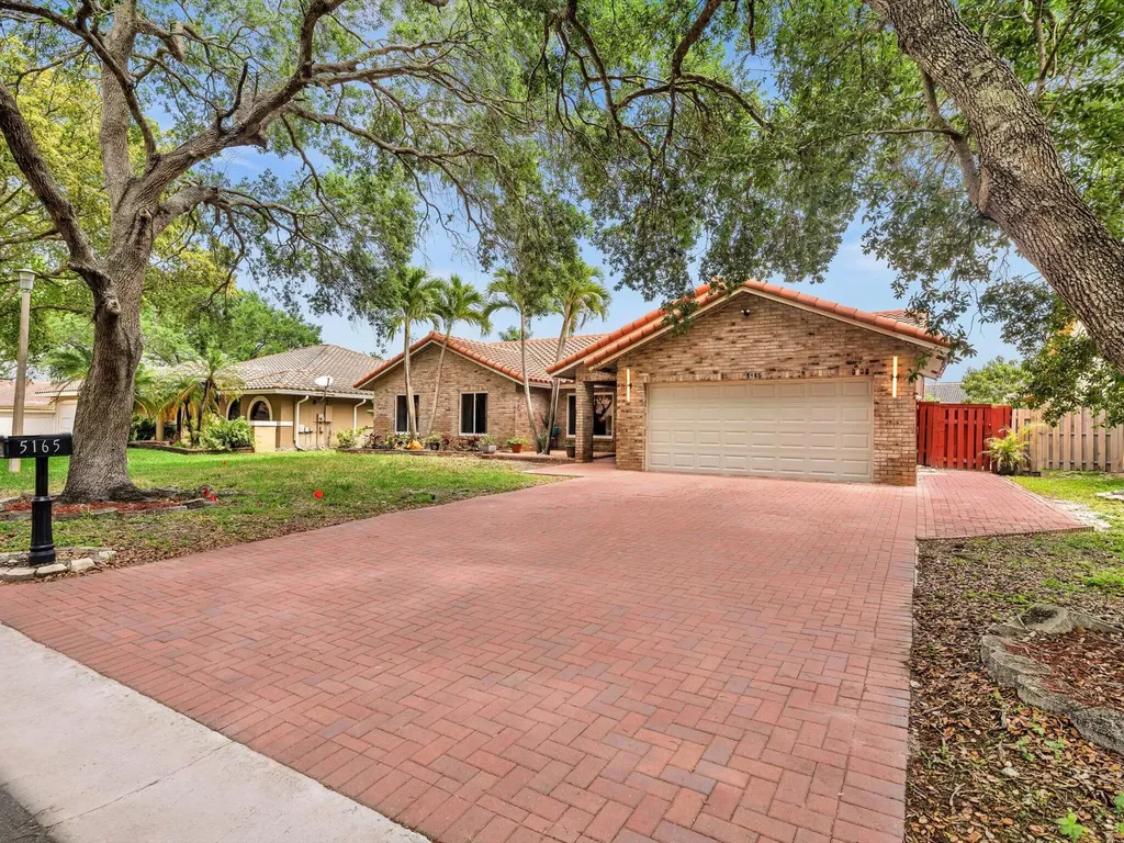 5165 NW 99th Way Coral Springs FL 33076