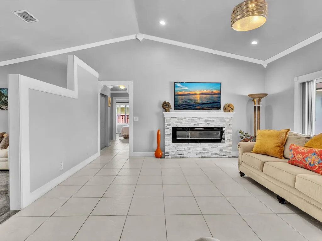5165 NW 99th Way Coral Springs FL 33076