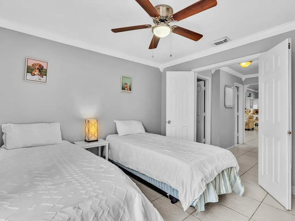 5165 NW 99th Way Coral Springs FL 33076