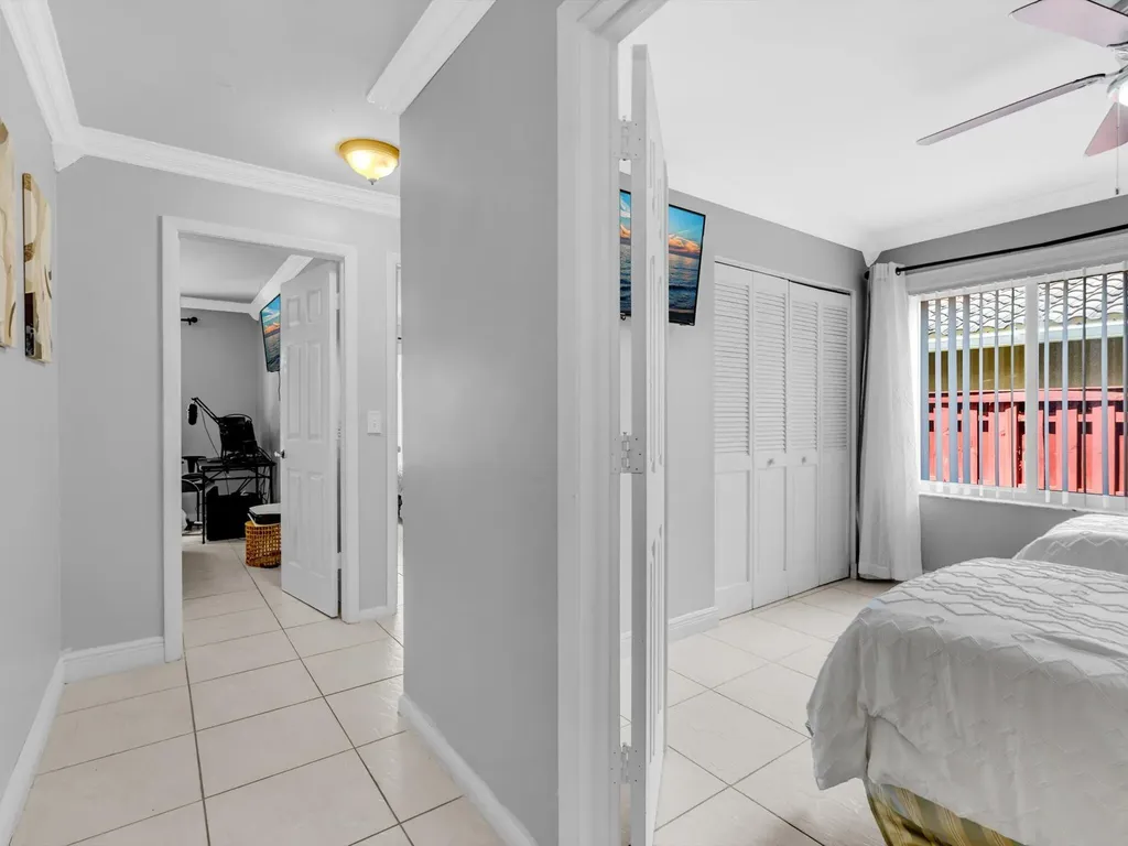 5165 NW 99th Way Coral Springs FL 33076