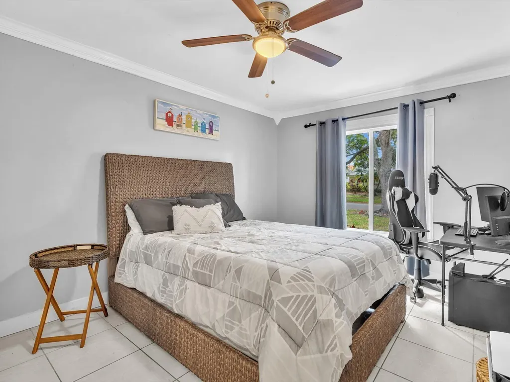 5165 NW 99th Way Coral Springs FL 33076