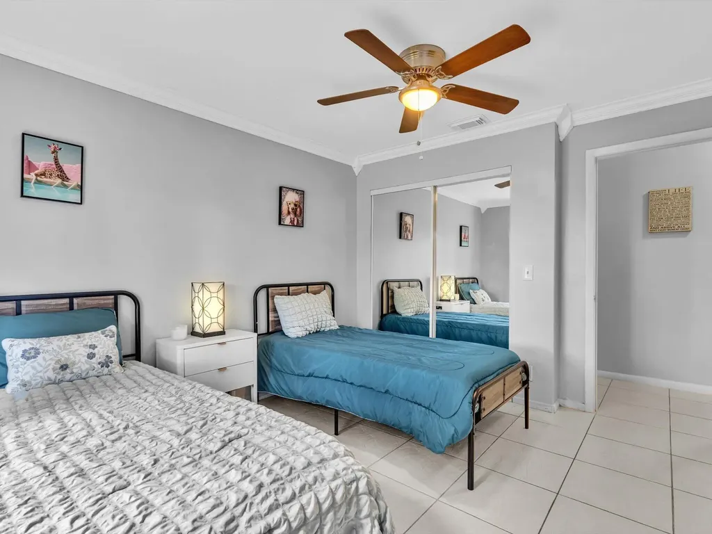 5165 NW 99th Way Coral Springs FL 33076