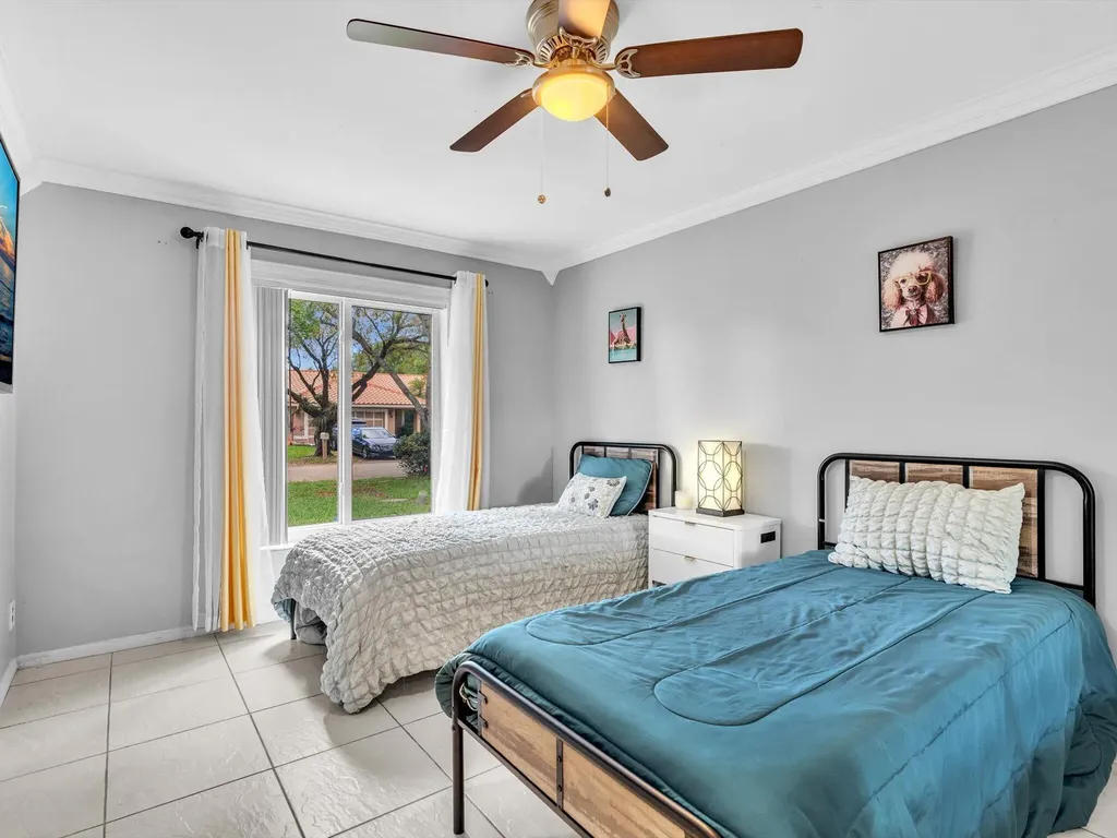 5165 NW 99th Way Coral Springs FL 33076