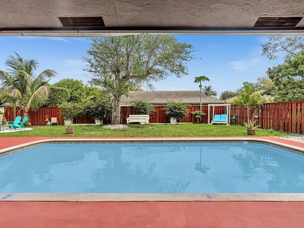 5165 NW 99th Way Coral Springs FL 33076