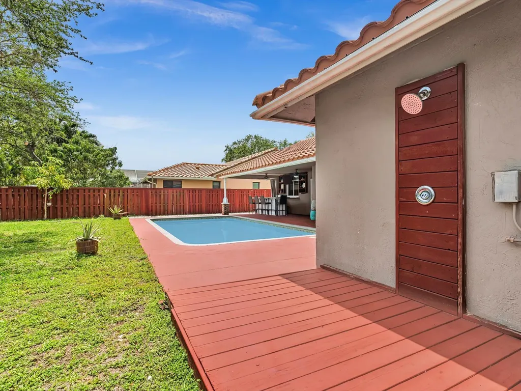 5165 NW 99th Way Coral Springs FL 33076