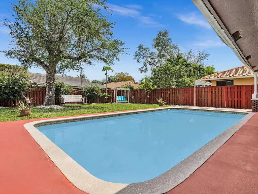 5165 NW 99th Way Coral Springs FL 33076