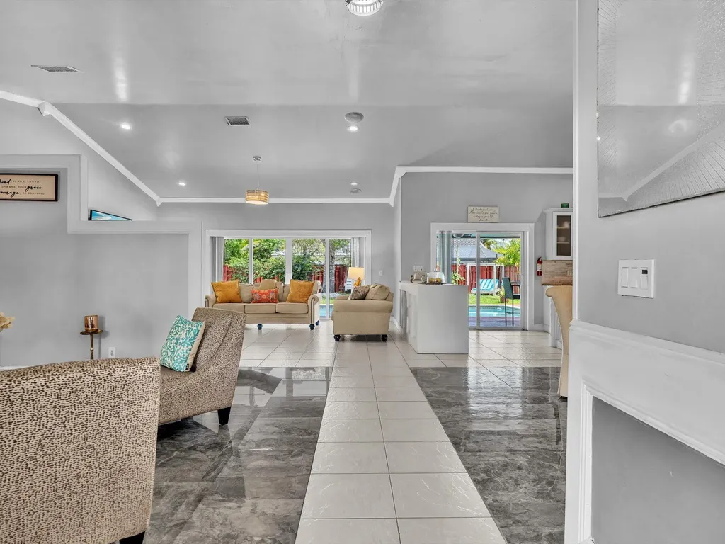 5165 NW 99th Way Coral Springs FL 33076