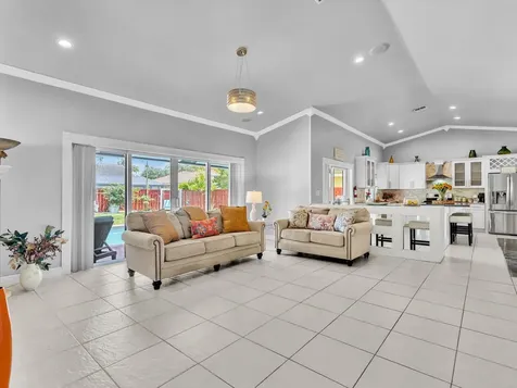 5165 NW 99th Way Coral Springs FL 33076