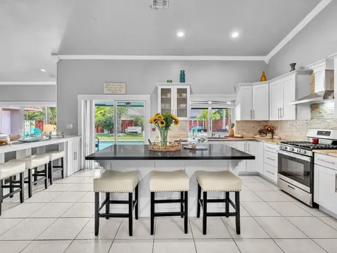 5165 NW 99th Way Coral Springs FL 33076