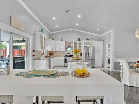 5165 NW 99th Way Coral Springs FL 33076