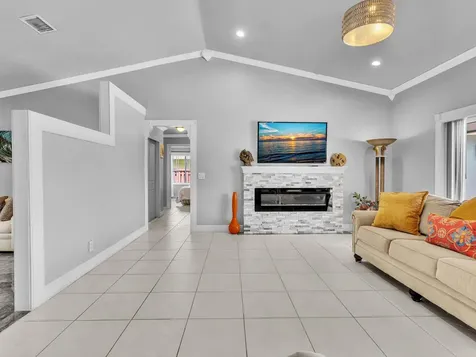 5165 NW 99th Way Coral Springs FL 33076